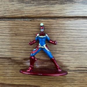 Marvel/DC Comics - Captain Marvel - 1.75 inch figure Collectible
